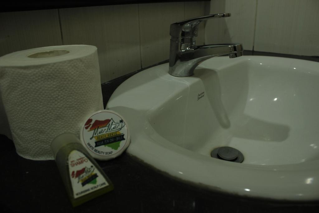 Maemae Beach House Nusa Penida Room photo